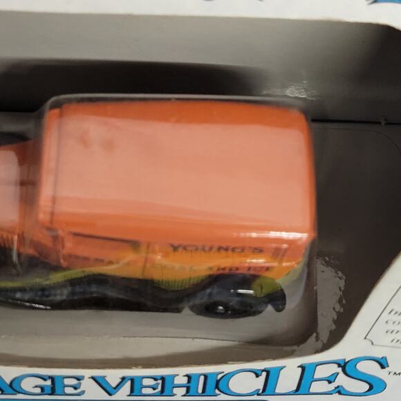 Vtg 1985 Ertl Vtg vehicles 1/43 scale diecast 1930 Chevy truck Younge coal & ice - Picture 7 of 11